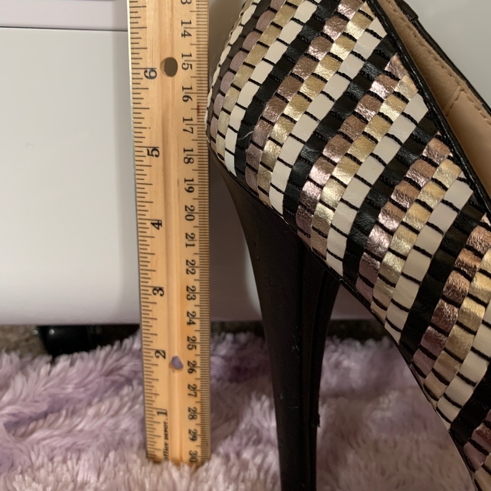 Heels - Picture 2 of 3